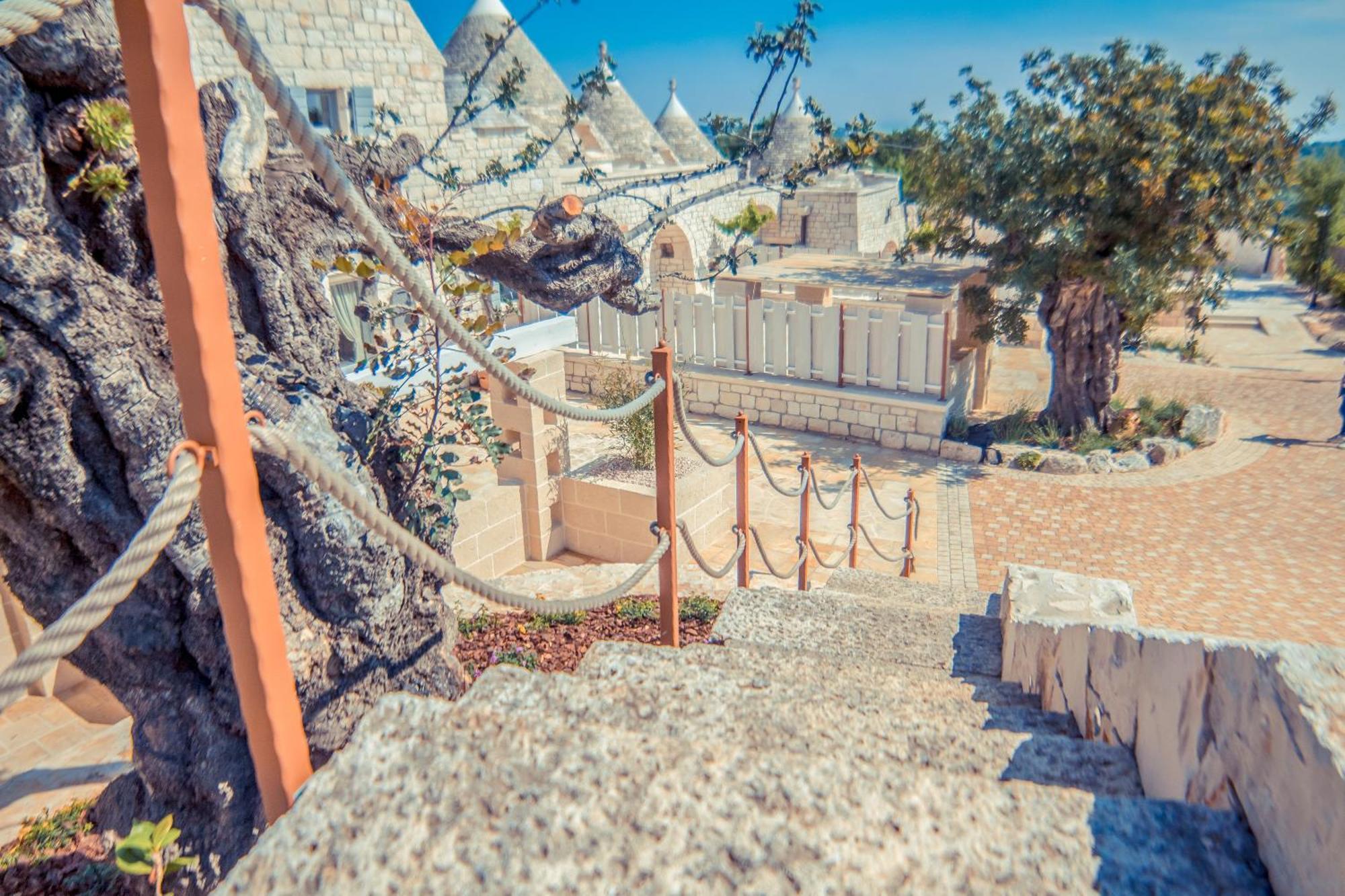 Navolte Trulli E Quiete Con Piscina Villa Locorotondo Bagian luar foto
