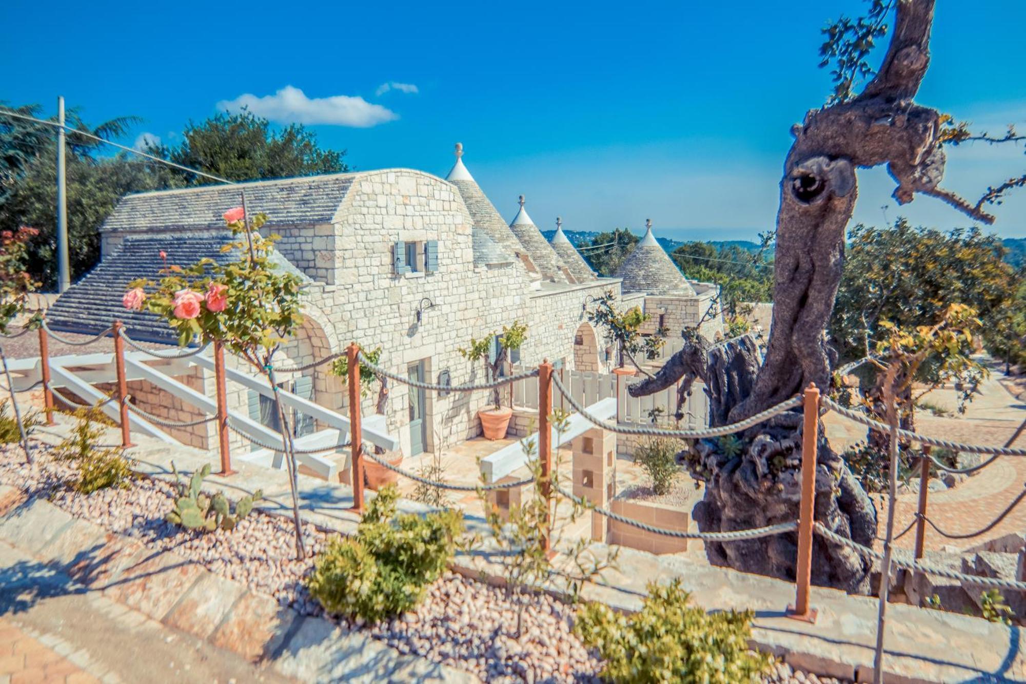 Navolte Trulli E Quiete Con Piscina Villa Locorotondo Bagian luar foto
