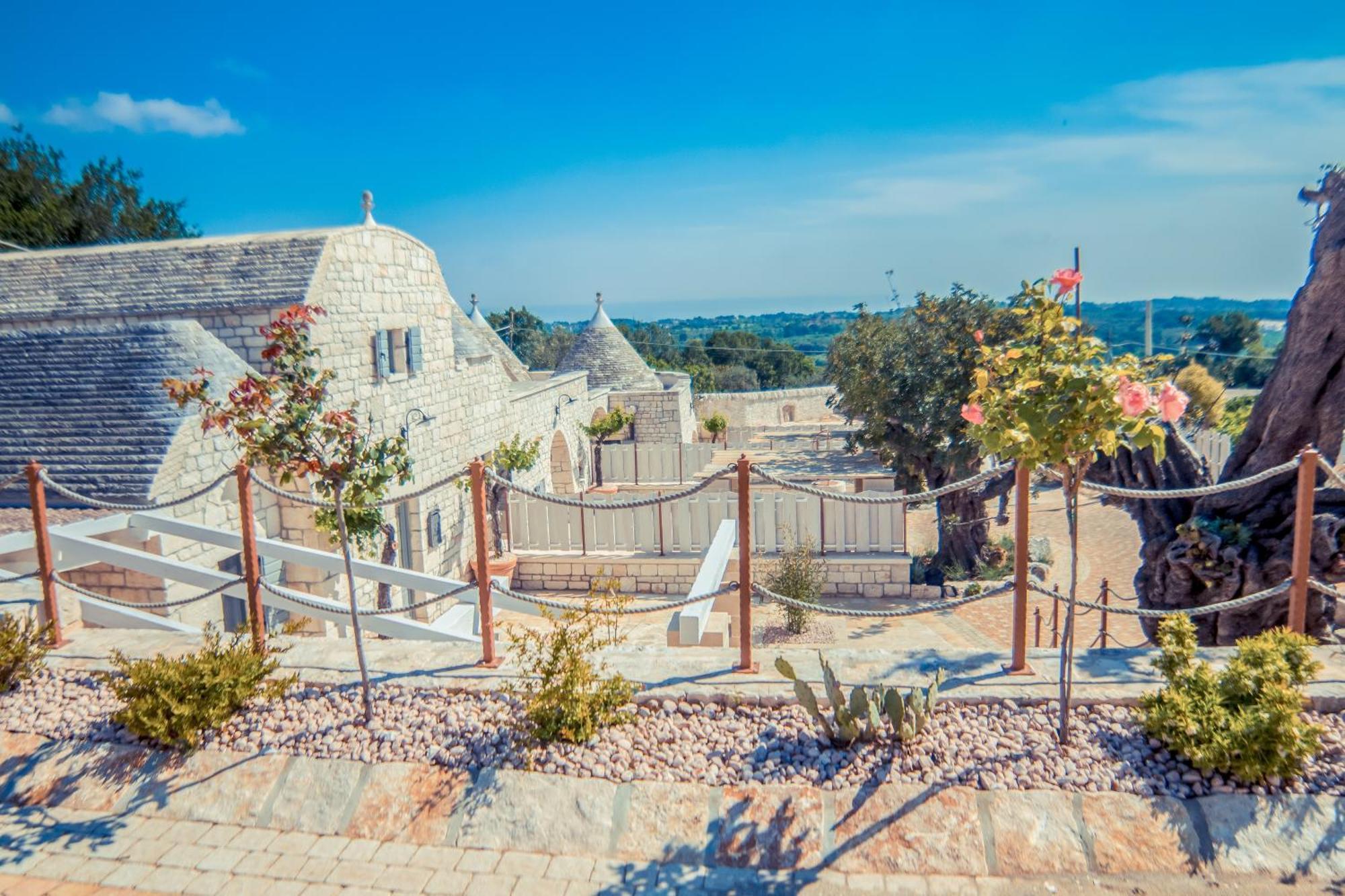 Navolte Trulli E Quiete Con Piscina Villa Locorotondo Bagian luar foto