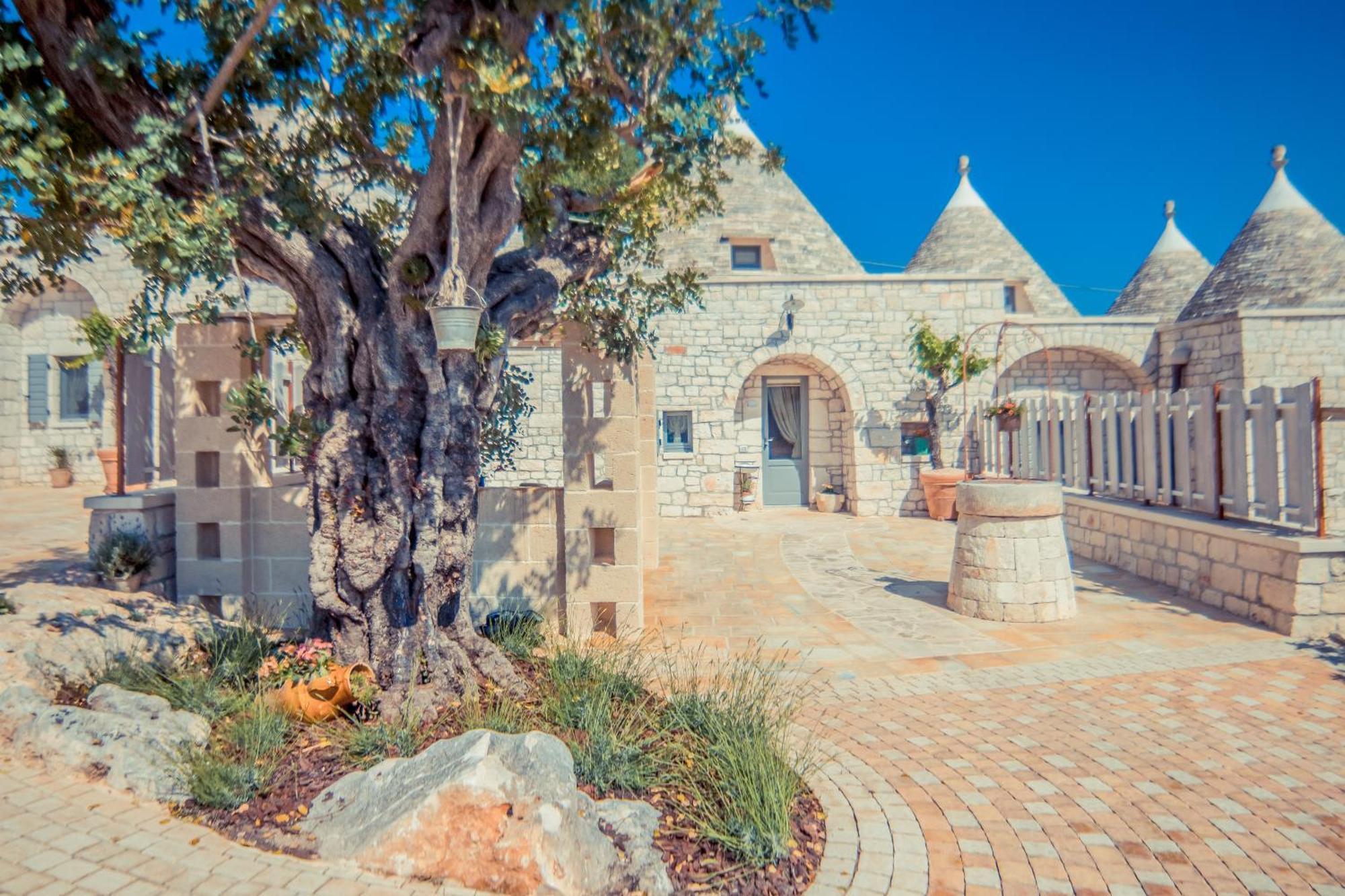 Navolte Trulli E Quiete Con Piscina Villa Locorotondo Bagian luar foto