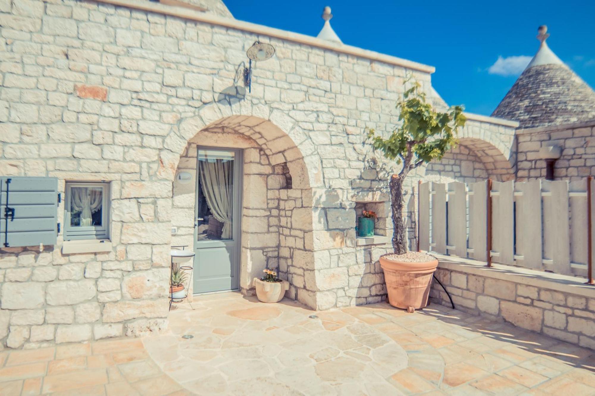 Navolte Trulli E Quiete Con Piscina Villa Locorotondo Bagian luar foto