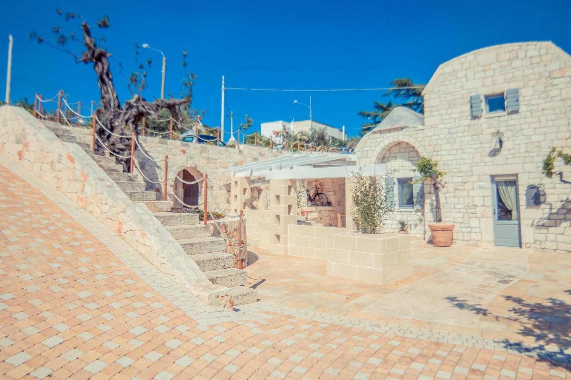 Navolte Trulli E Quiete Con Piscina Villa Locorotondo Bagian luar foto