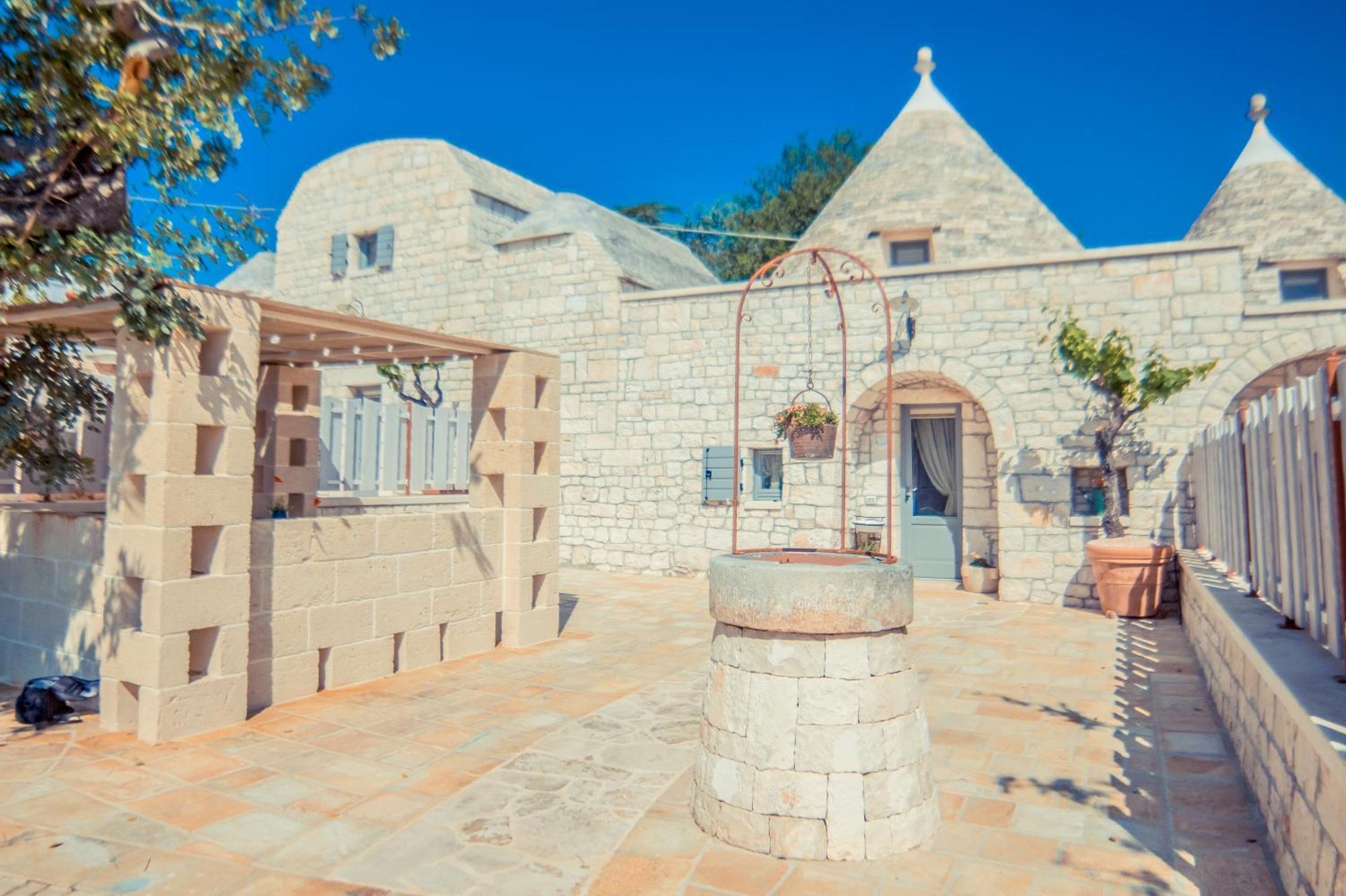 Navolte Trulli E Quiete Con Piscina Villa Locorotondo Bagian luar foto