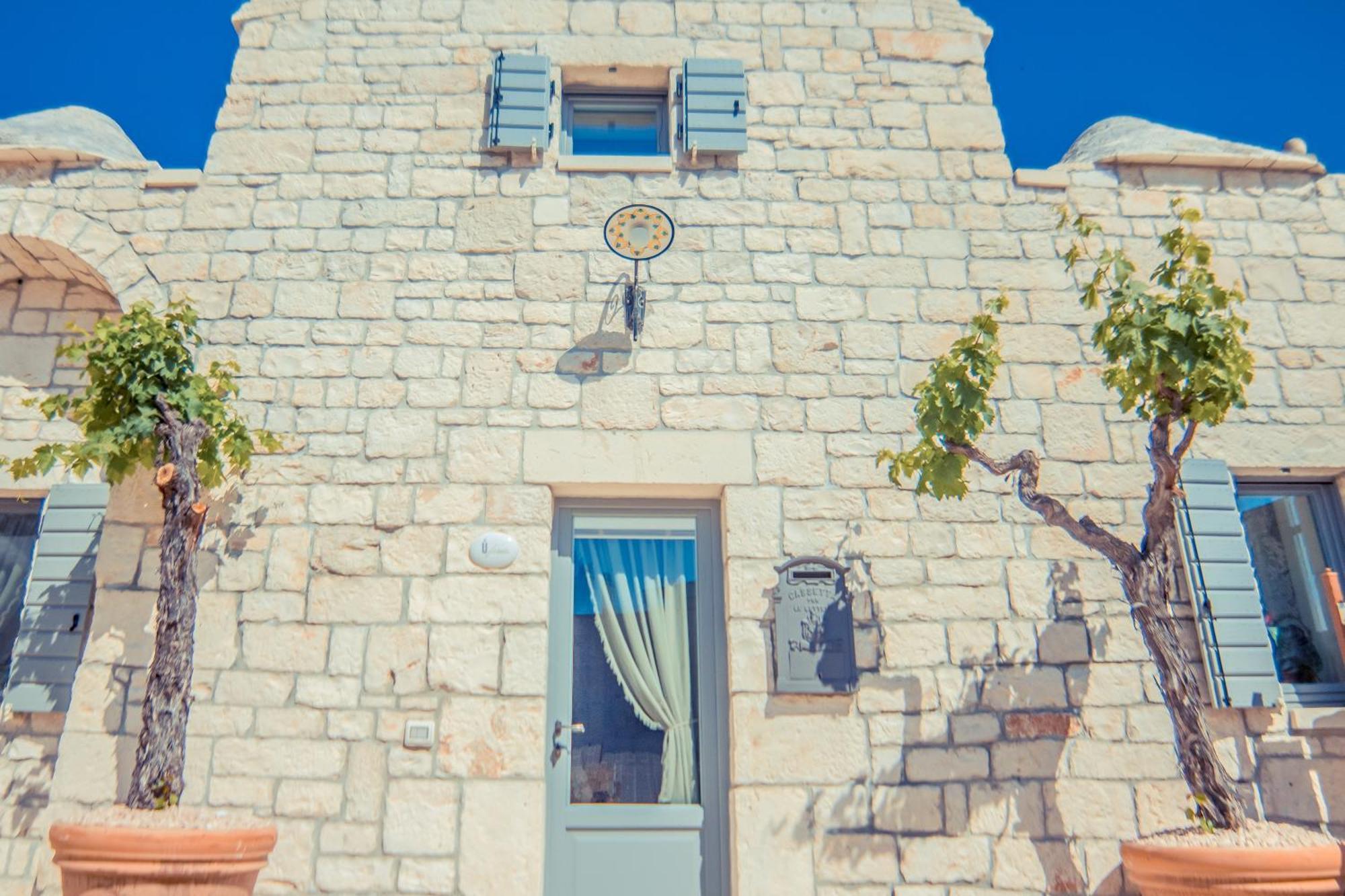 Navolte Trulli E Quiete Con Piscina Villa Locorotondo Bagian luar foto