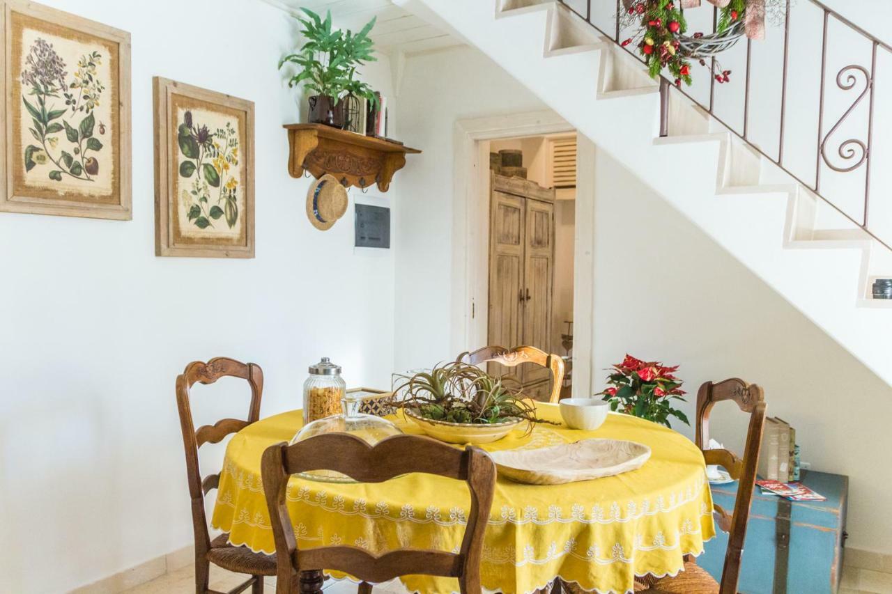 Navolte Trulli E Quiete Con Piscina Villa Locorotondo Bagian luar foto